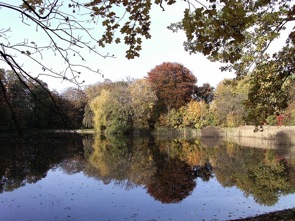 Lößnig von oben  Leipzig-Lößnig mit Stauteich und Rundling